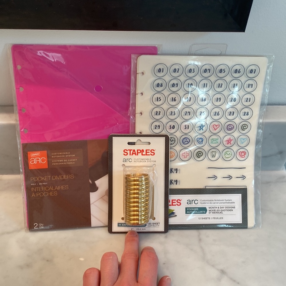 NWT Staples Arc Accessories